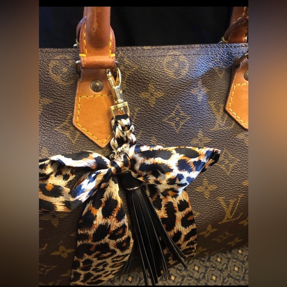 🖤Leopard Print Bow with Tassel - Picture 3 of 4